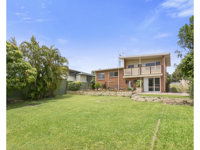 17 Nakina Street, Southport QLD 4215
