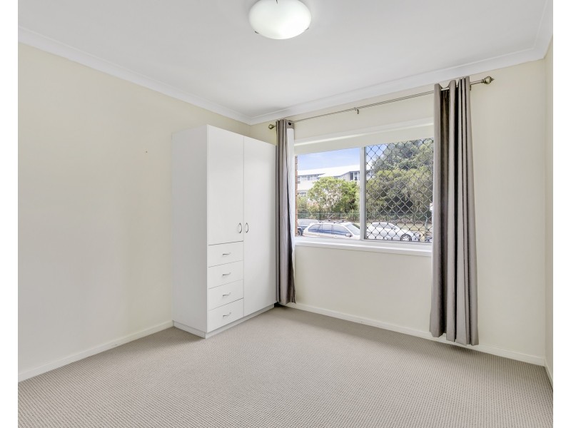 17 Nakina Street, Southport QLD 4215