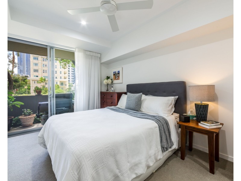 204/30 Brighton Parade, Southport QLD 4215