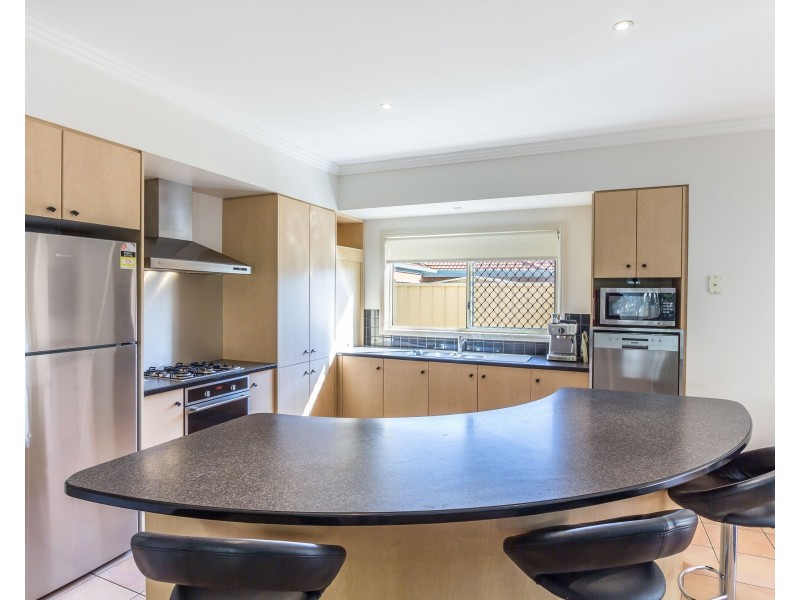 6 Ingles Circuit, Arundel QLD 4214