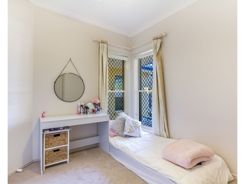 6 Ingles Circuit, Arundel QLD 4214