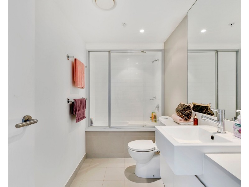 23002/5 Lawson Street, Southport QLD 4215