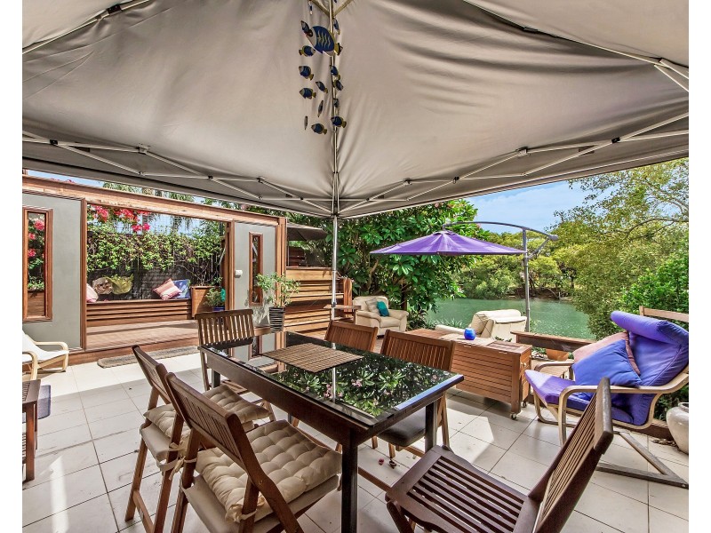 1/5 Royal Palm Court, Southport QLD 4215