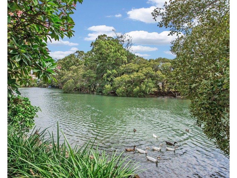 1/5 Royal Palm Court, Southport QLD 4215