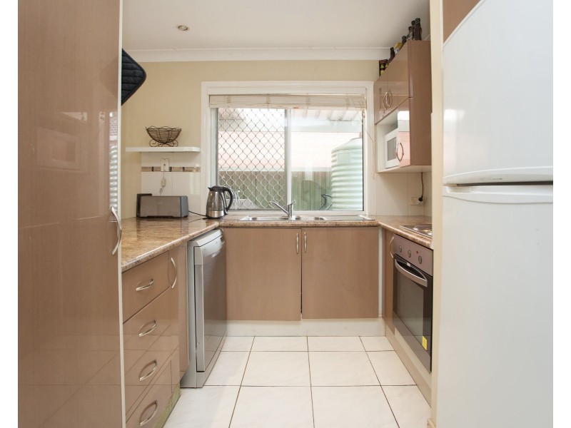 162 Greenacre Drive, Arundel QLD 4214