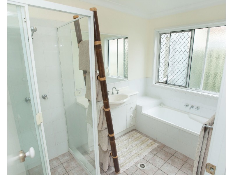 162 Greenacre Drive, Arundel QLD 4214