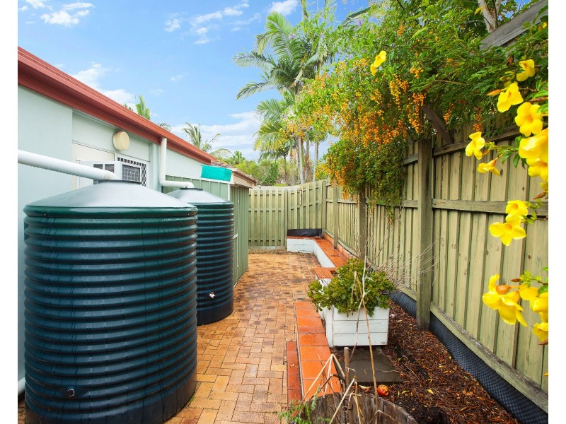 162 Greenacre Drive, Arundel QLD 4214