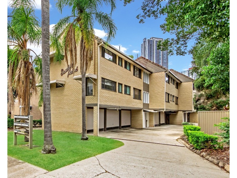 2/7 Lather Street, Southport QLD 4215