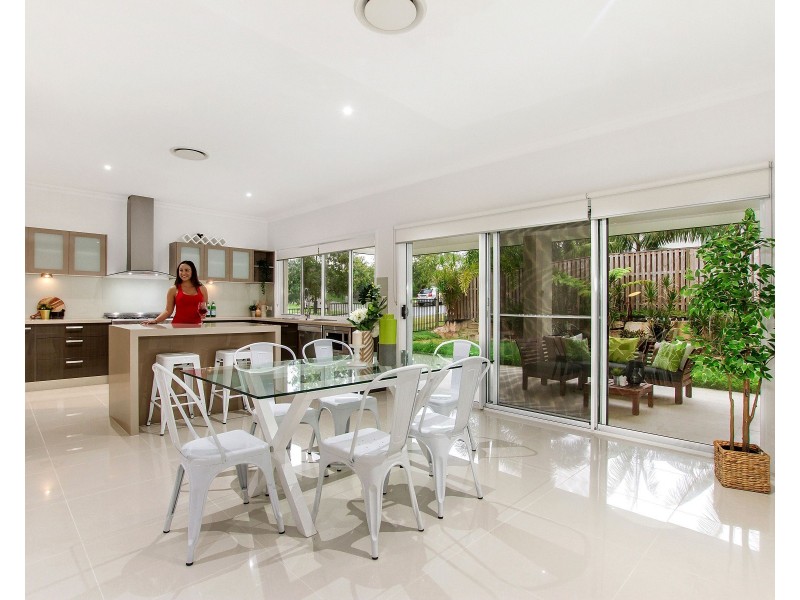 2 Greenvale Crescent, Maudsland QLD 4210