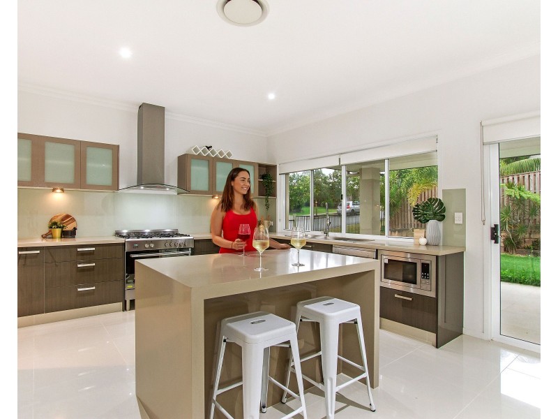 2 Greenvale Crescent, Maudsland QLD 4210