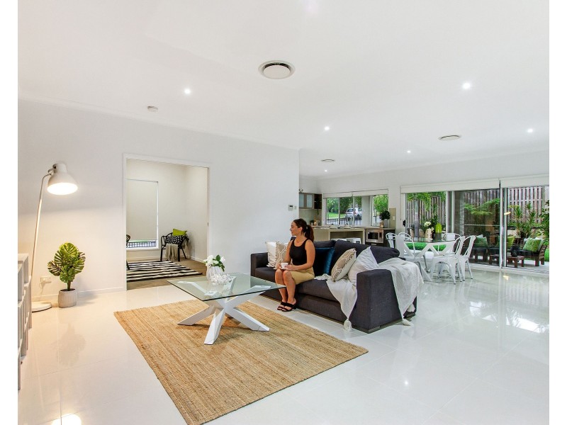 2 Greenvale Crescent, Maudsland QLD 4210