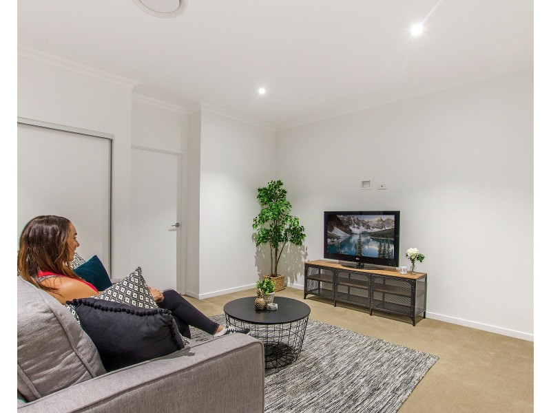 2 Greenvale Crescent, Maudsland QLD 4210