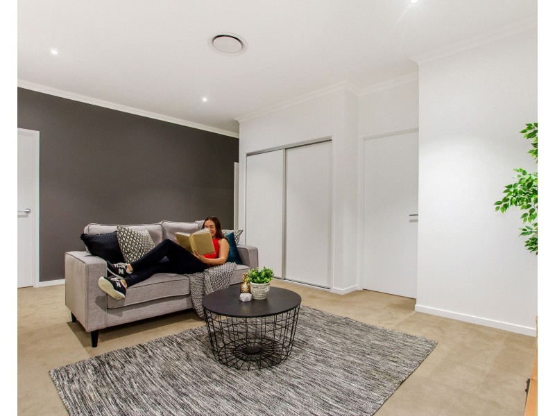 2 Greenvale Crescent, Maudsland QLD 4210