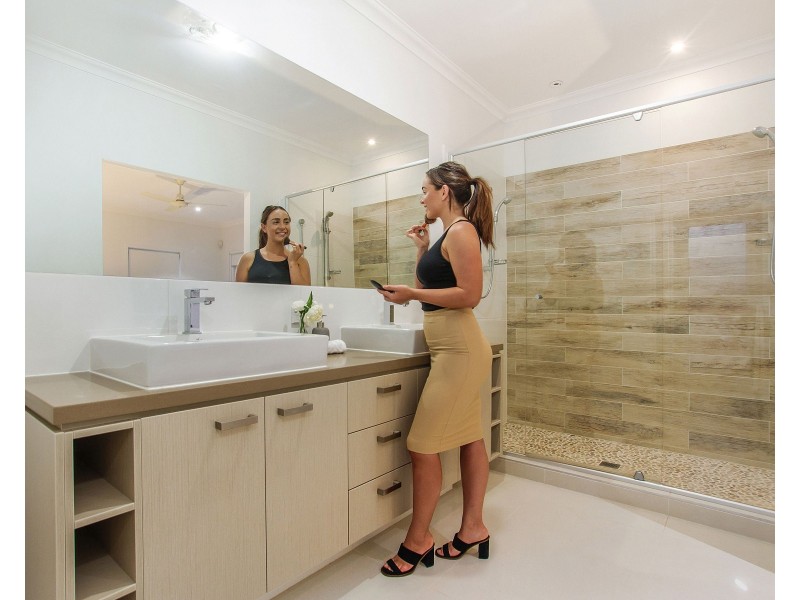 2 Greenvale Crescent, Maudsland QLD 4210