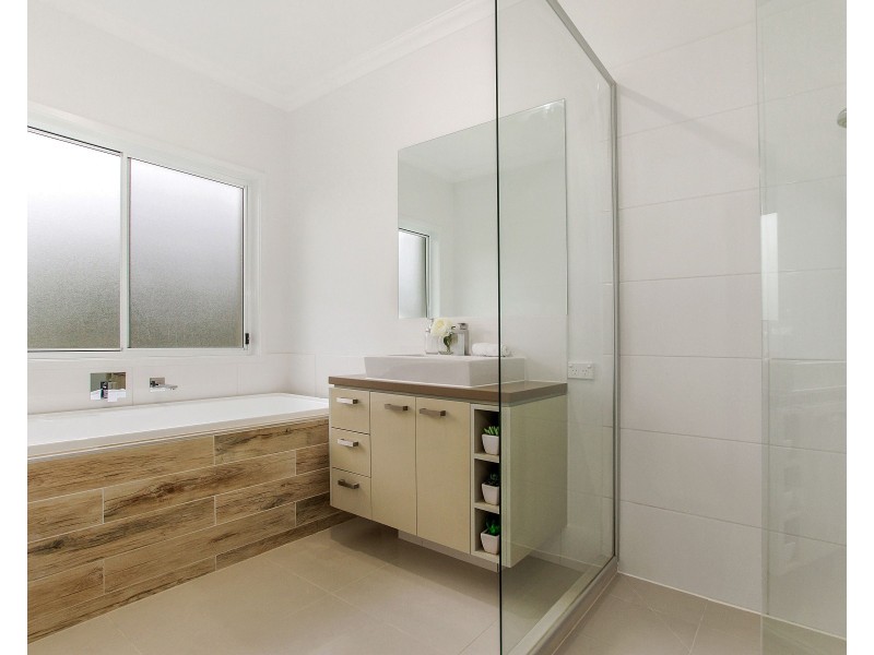 2 Greenvale Crescent, Maudsland QLD 4210