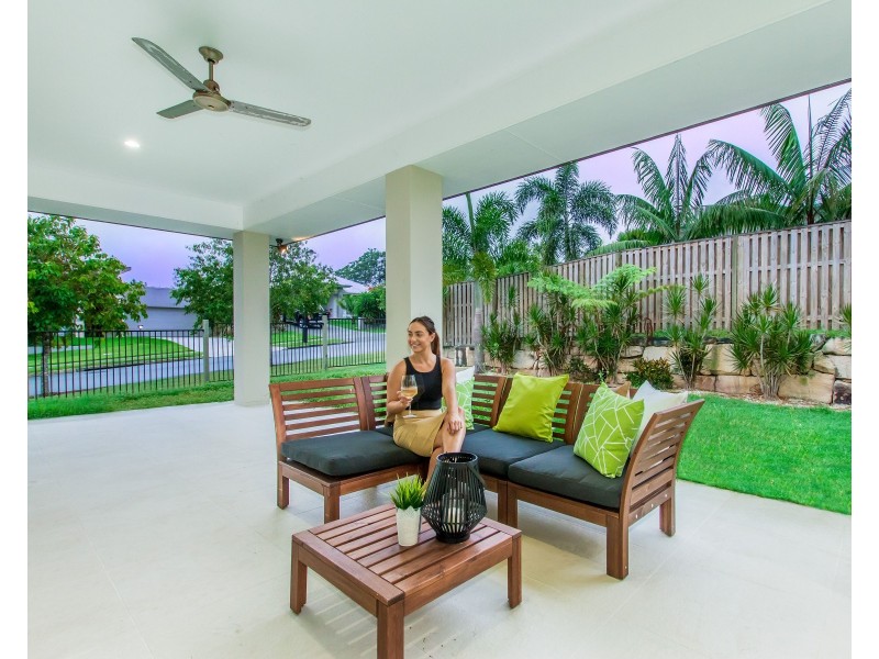 2 Greenvale Crescent, Maudsland QLD 4210