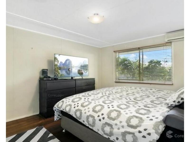 70 Woomera Crescent, Southport QLD 4215