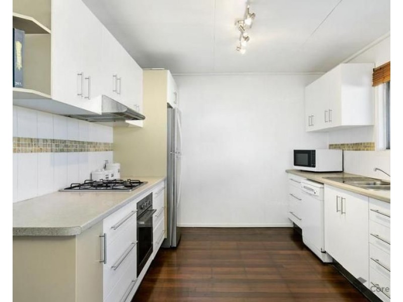 70 Woomera Crescent, Southport QLD 4215