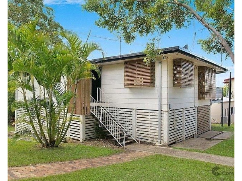 70 Woomera Crescent, Southport QLD 4215