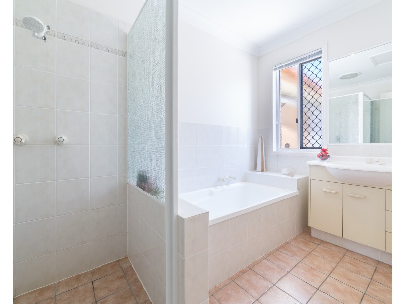 1/16 Catherine Court, Labrador QLD 4215