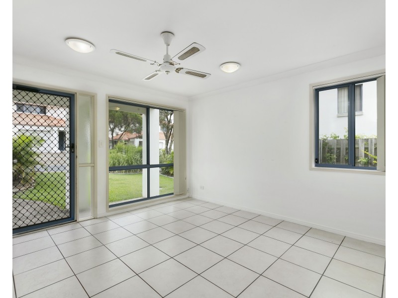 10/2 Studio Drive, Pacific Pines QLD 4211