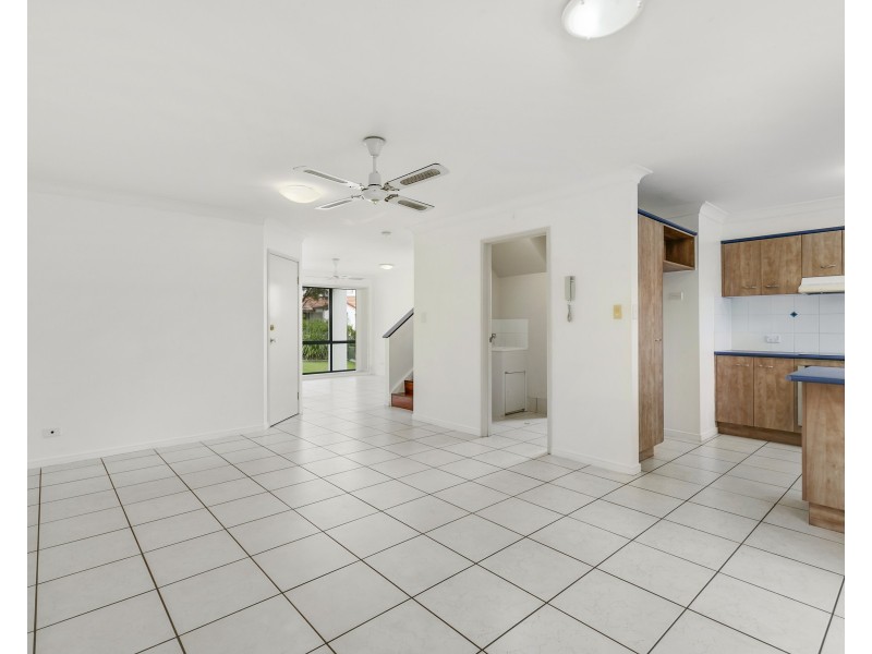 10/2 Studio Drive, Pacific Pines QLD 4211
