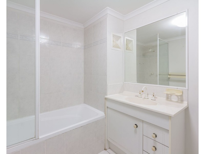 10/26 Back Street, Biggera Waters QLD 4216