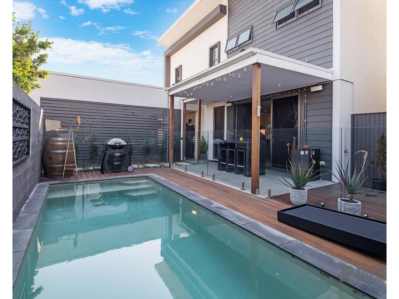 2/1 Fairway Avenue, Southport QLD 4215