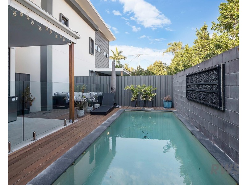 2/1 Fairway Avenue, Southport QLD 4215