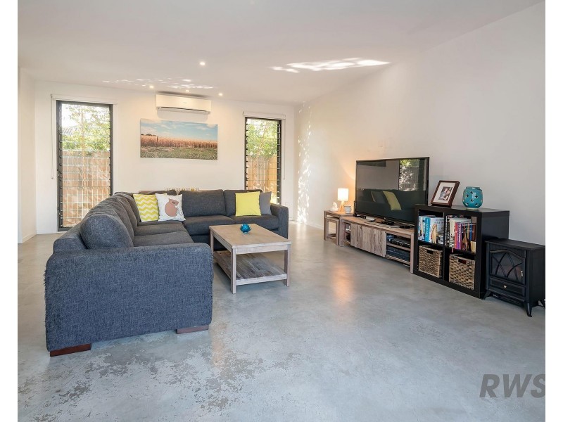 2/1 Fairway Avenue, Southport QLD 4215