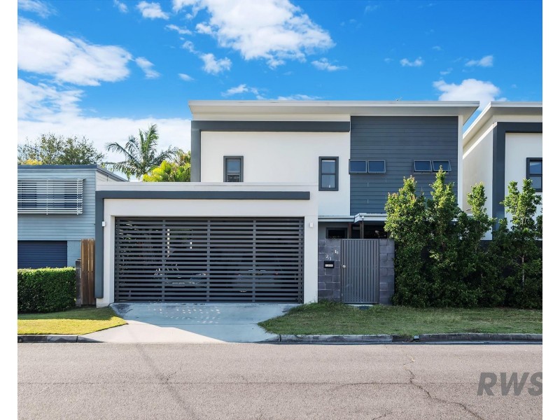 2/1 Fairway Avenue, Southport QLD 4215