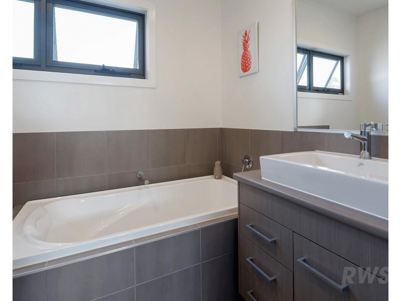 2/1 Fairway Avenue, Southport QLD 4215