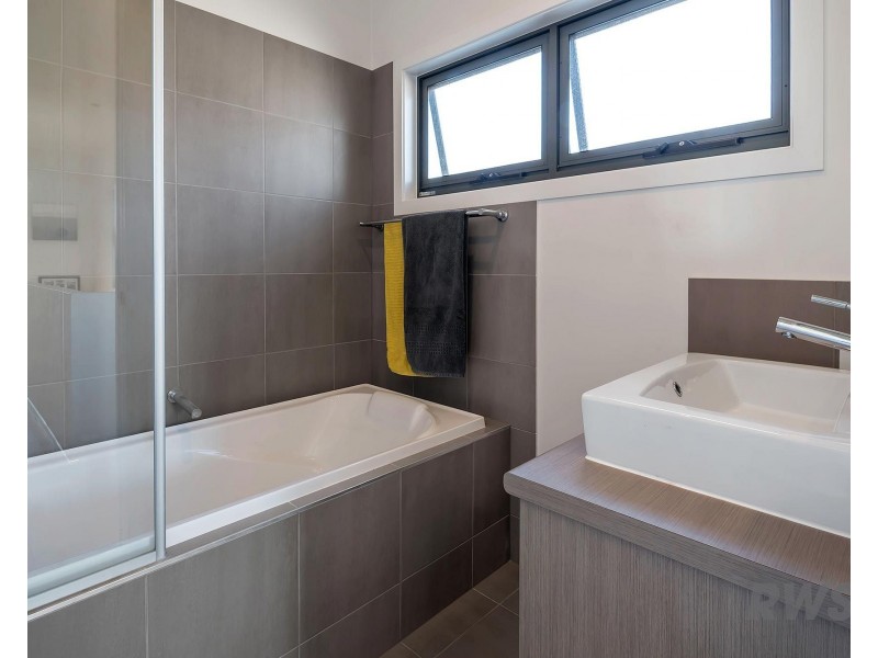 2/1 Fairway Avenue, Southport QLD 4215