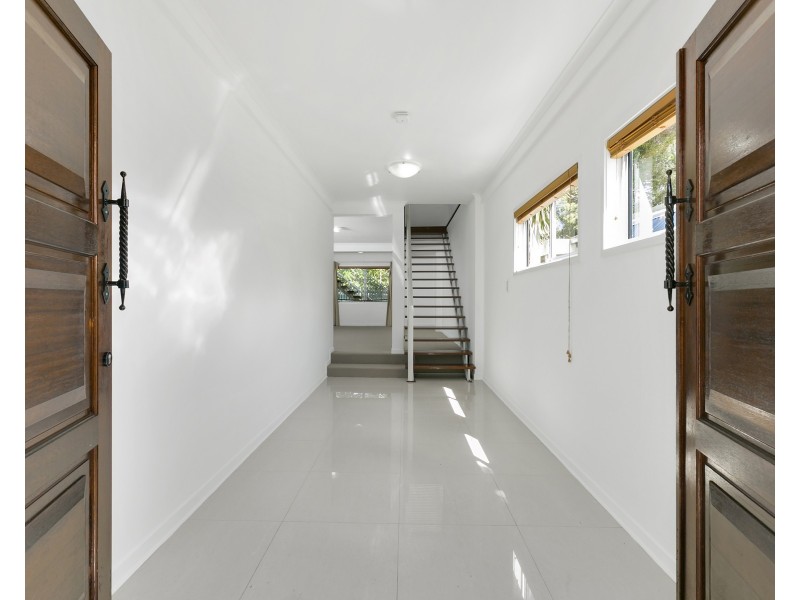 70 Benowa Road, Southport QLD 4215