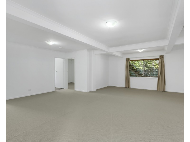 70 Benowa Road, Southport QLD 4215