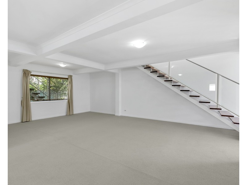 70 Benowa Road, Southport QLD 4215