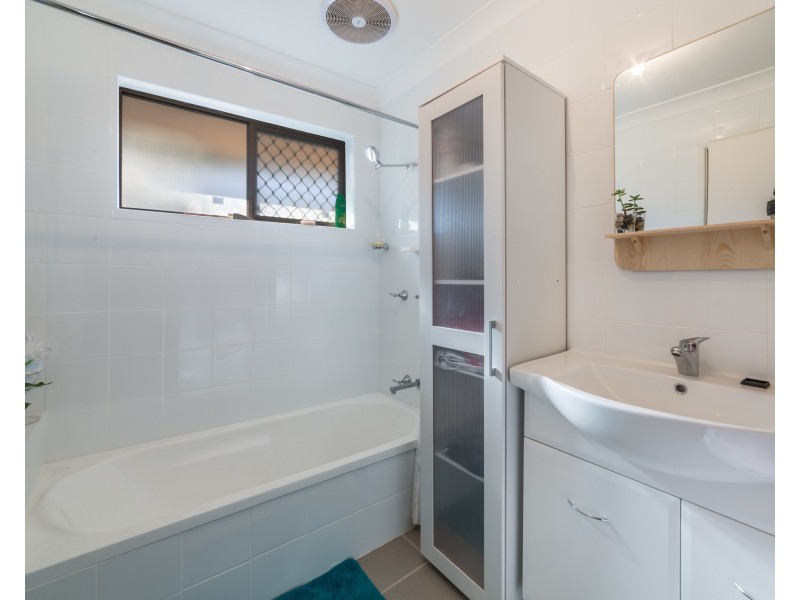 10 Cairngorm Street, Carrara QLD 4211