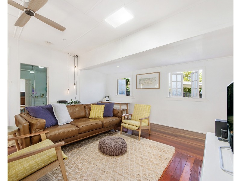 63 Kindra Avenue, Southport QLD 4215