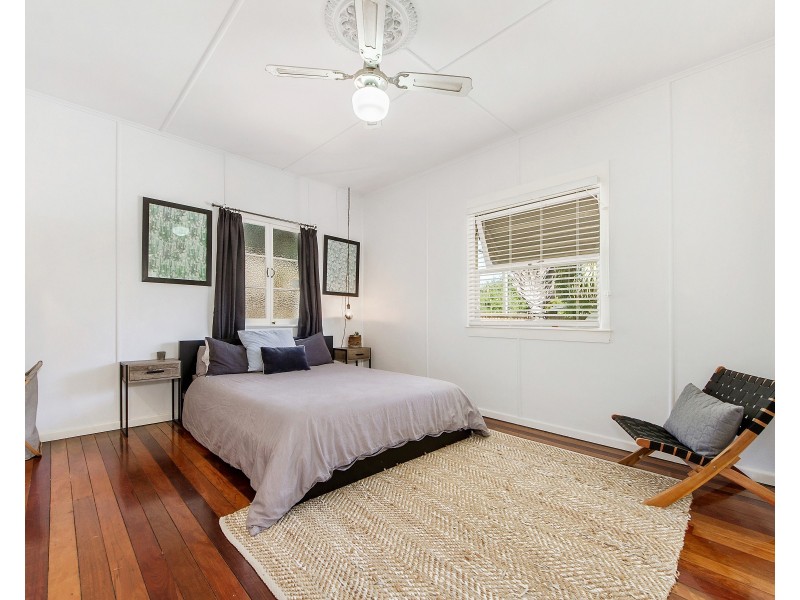 63 Kindra Avenue, Southport QLD 4215