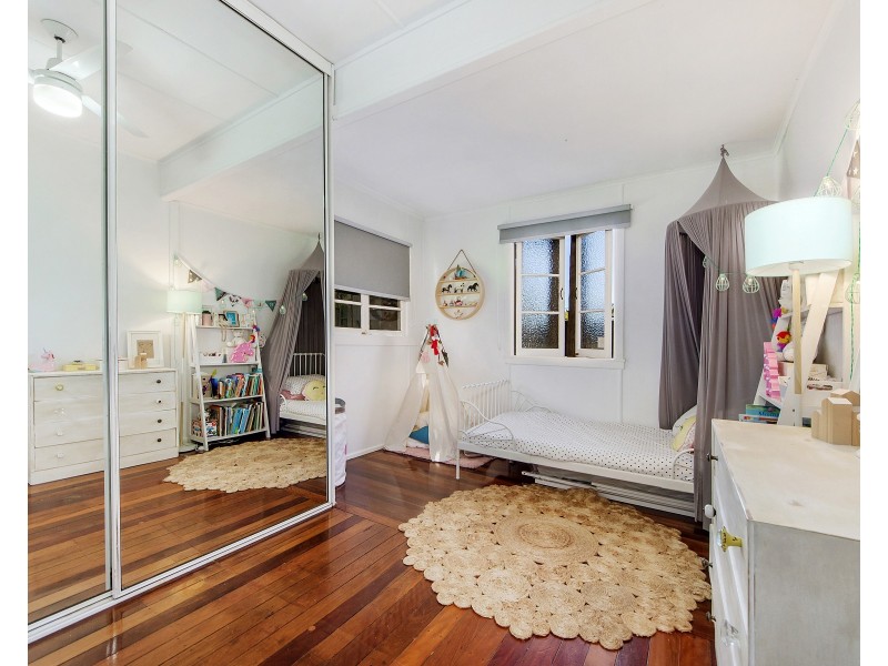 63 Kindra Avenue, Southport QLD 4215