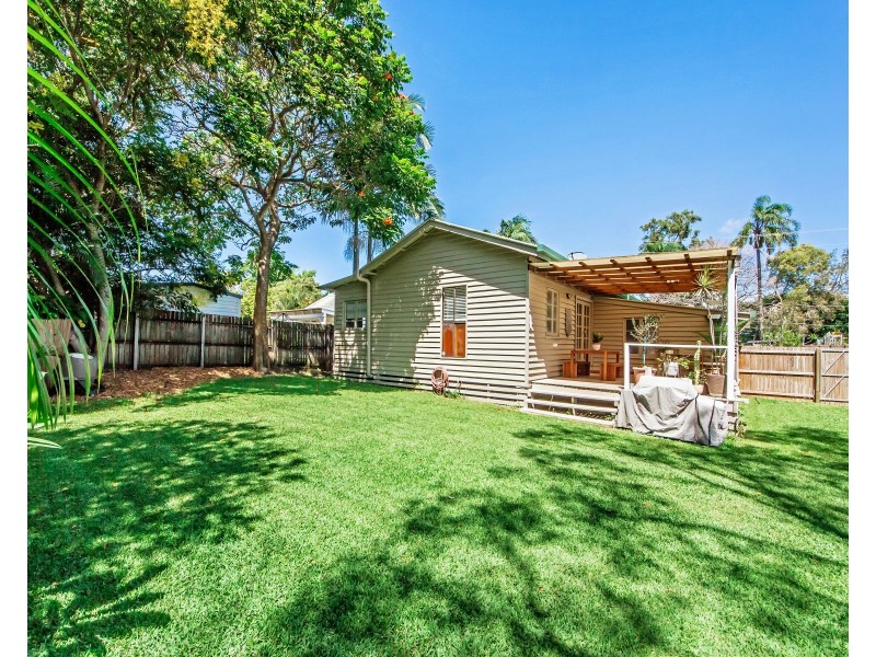 63 Kindra Avenue, Southport QLD 4215