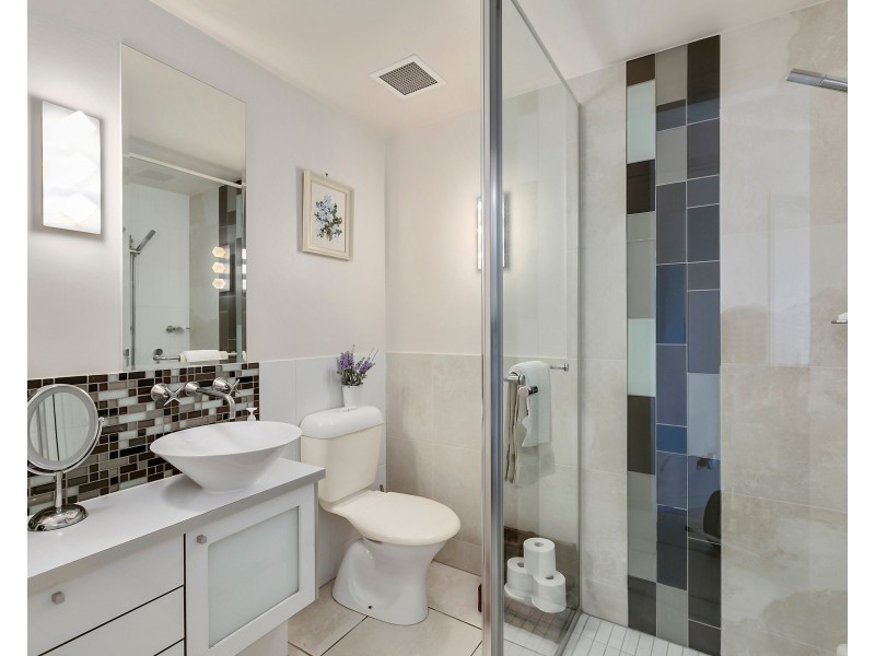 1/3108 The Boulevarde, Carrara QLD 4211