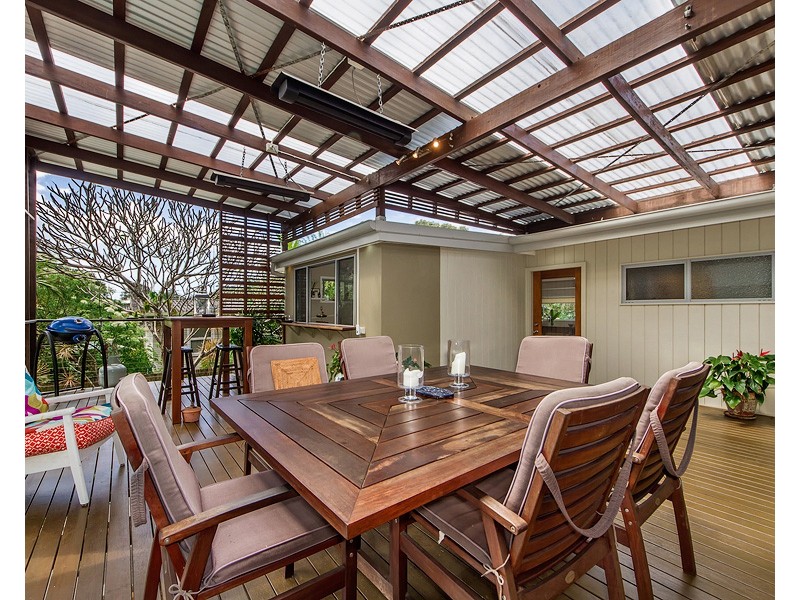 8 Coral Avenue, Labrador QLD 4215