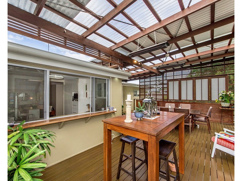 8 Coral Avenue, Labrador QLD 4215