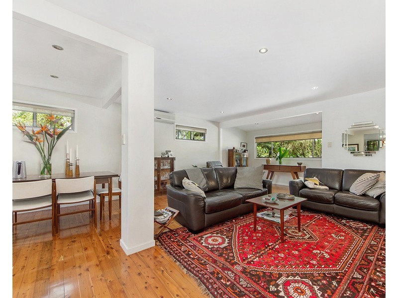 8 Coral Avenue, Labrador QLD 4215