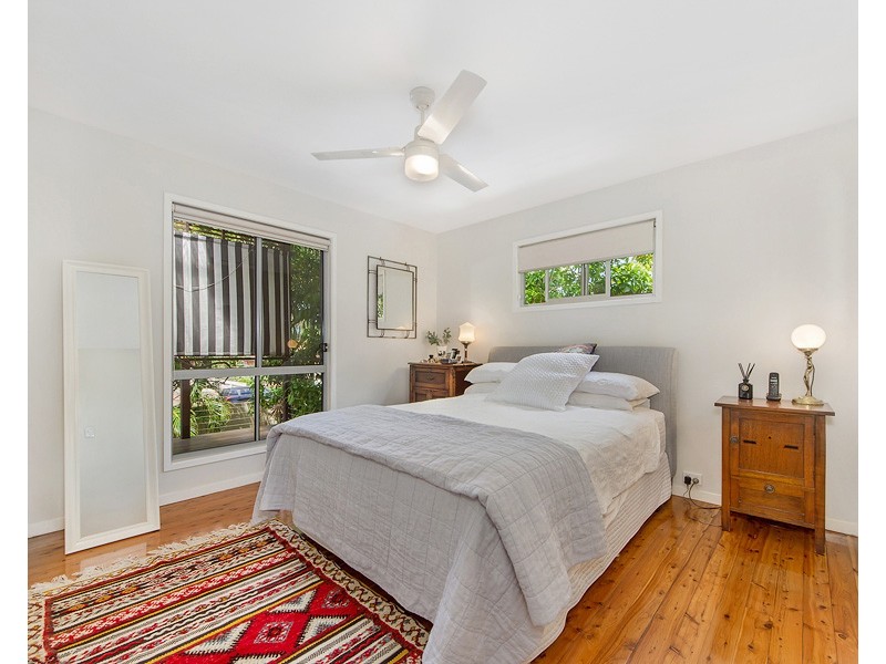 8 Coral Avenue, Labrador QLD 4215