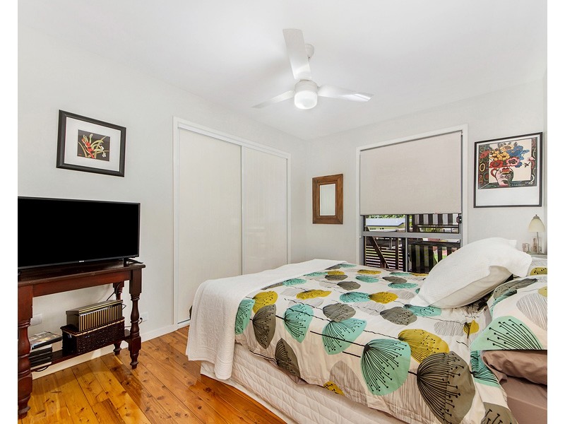 8 Coral Avenue, Labrador QLD 4215