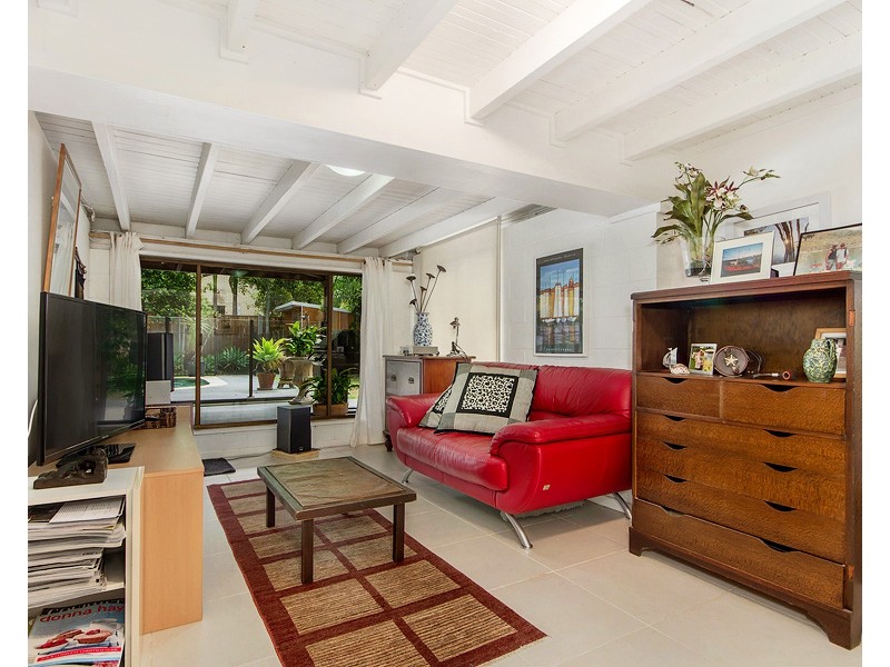 8 Coral Avenue, Labrador QLD 4215