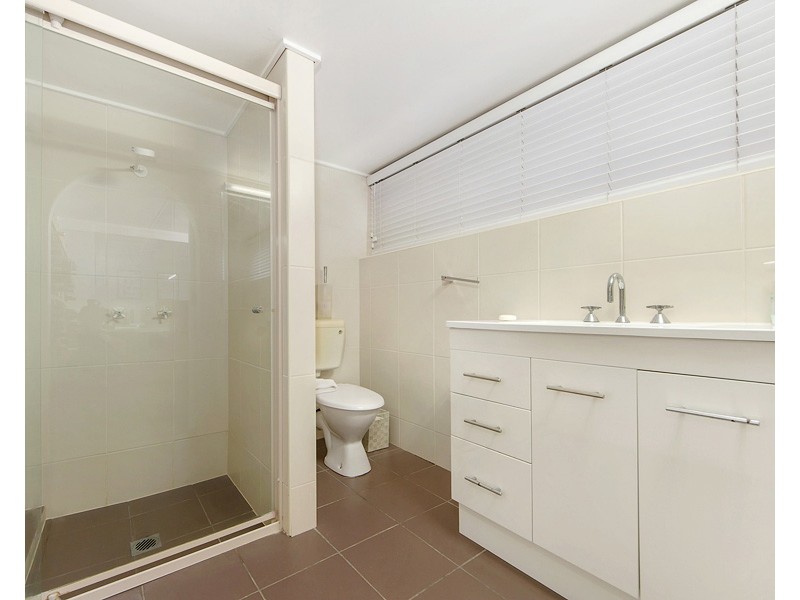 8 Coral Avenue, Labrador QLD 4215