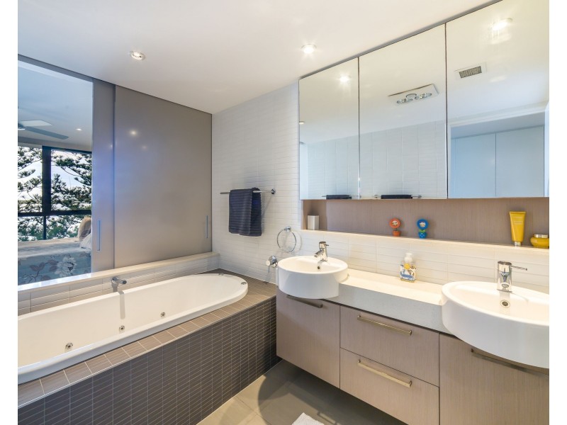 1302/323 Bayview Street, Hollywell QLD 4216